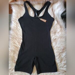 NWT SKIMS Outdoor Mid Thigh Onesie Size L Onyx